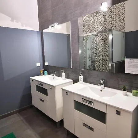 Green Door Gracia בית אירוח *